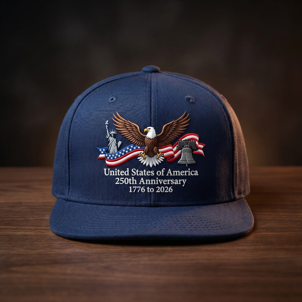 Frontansicht der Deep Navy 250th Anniversary Patriot Cap mit Bald-Eagle-Stickerei