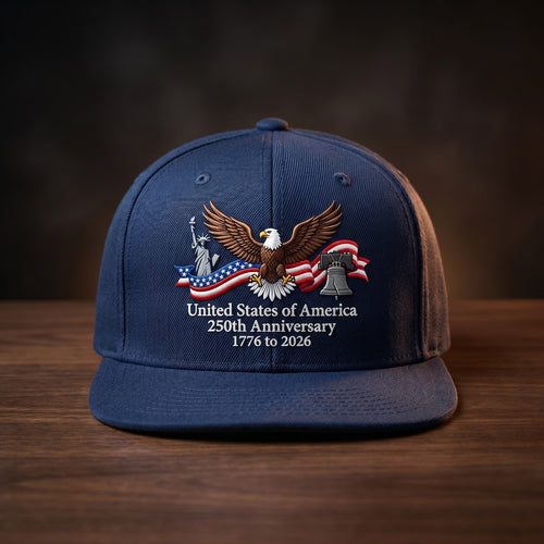 Frontansicht der Deep Navy 250th Anniversary Patriot Cap mit Bald-Eagle-Stickerei